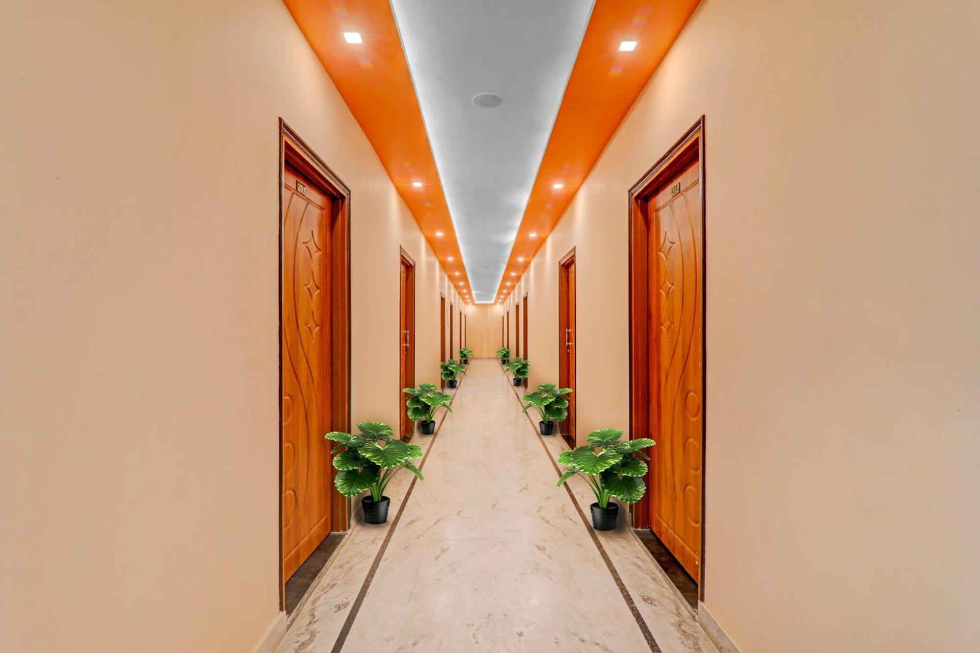 Hotel O Chauhan Palace Лакхнау Экстерьер фото